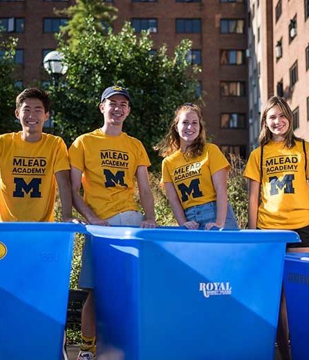 Move-In-Volunteers